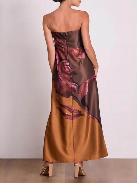 Stilvolles kontrastierendes schulterfreies Maxikleid mit Blumendruck 