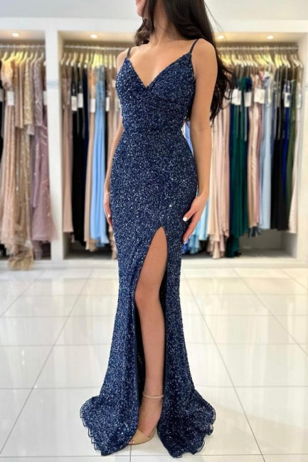 Vestido de noche largo azul oscuro con escote en V y tirantes finos con purpurina y abertura