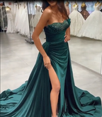 Abito da sera verde scuro con paillettes, senza maniche, scollo a cuore, lungo fino a terra, spacco frontale, linea a trapezio