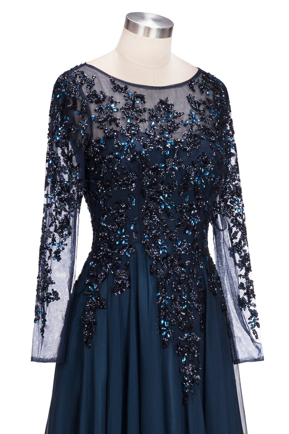 Abito da sera formale lungo a linea ad A in tulle con gioielli blu marina scuro e maniche