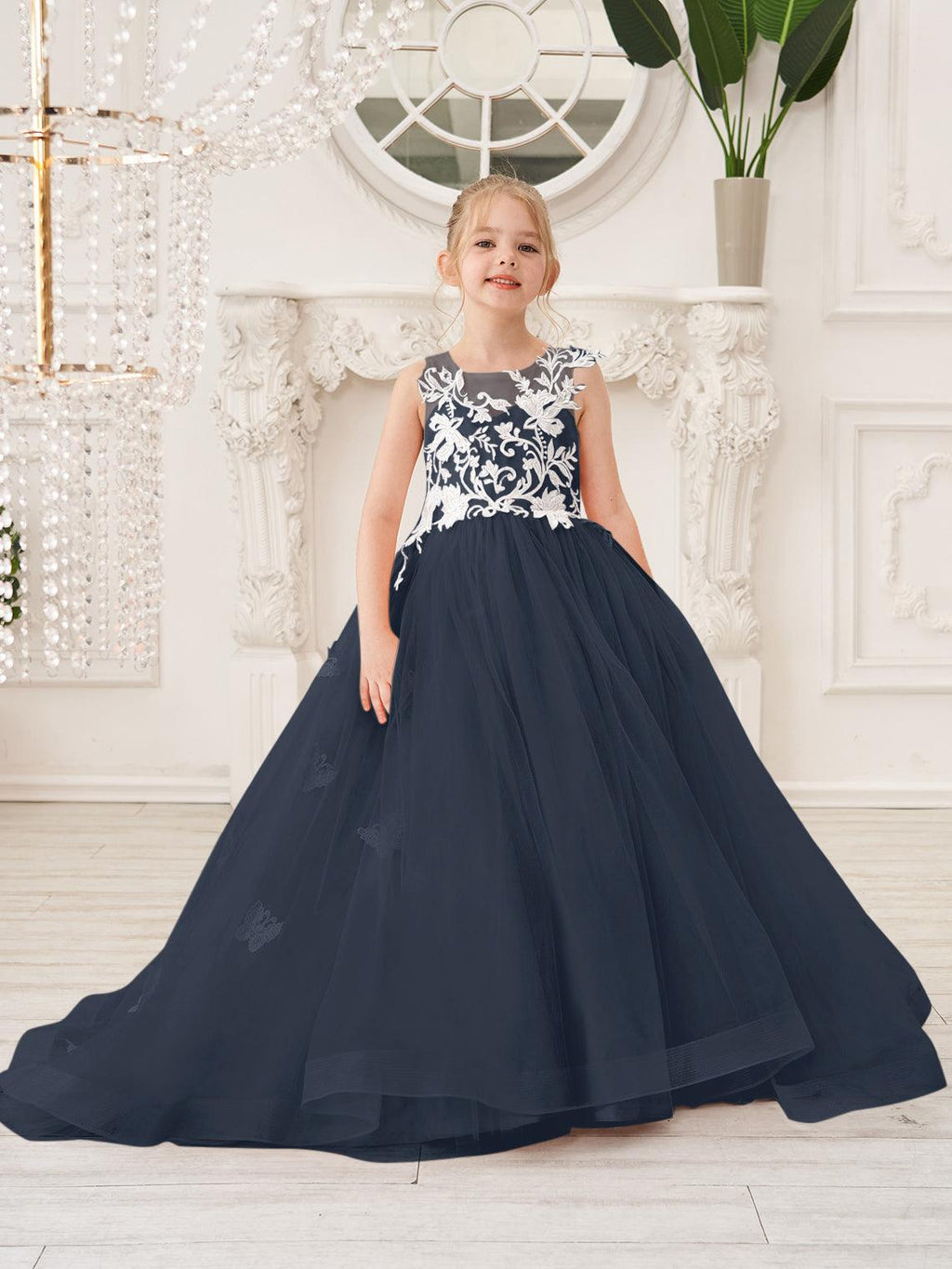 Elegant Sleeveless Tulle Flower Girl Dress With Applique Lace And Sweep Train