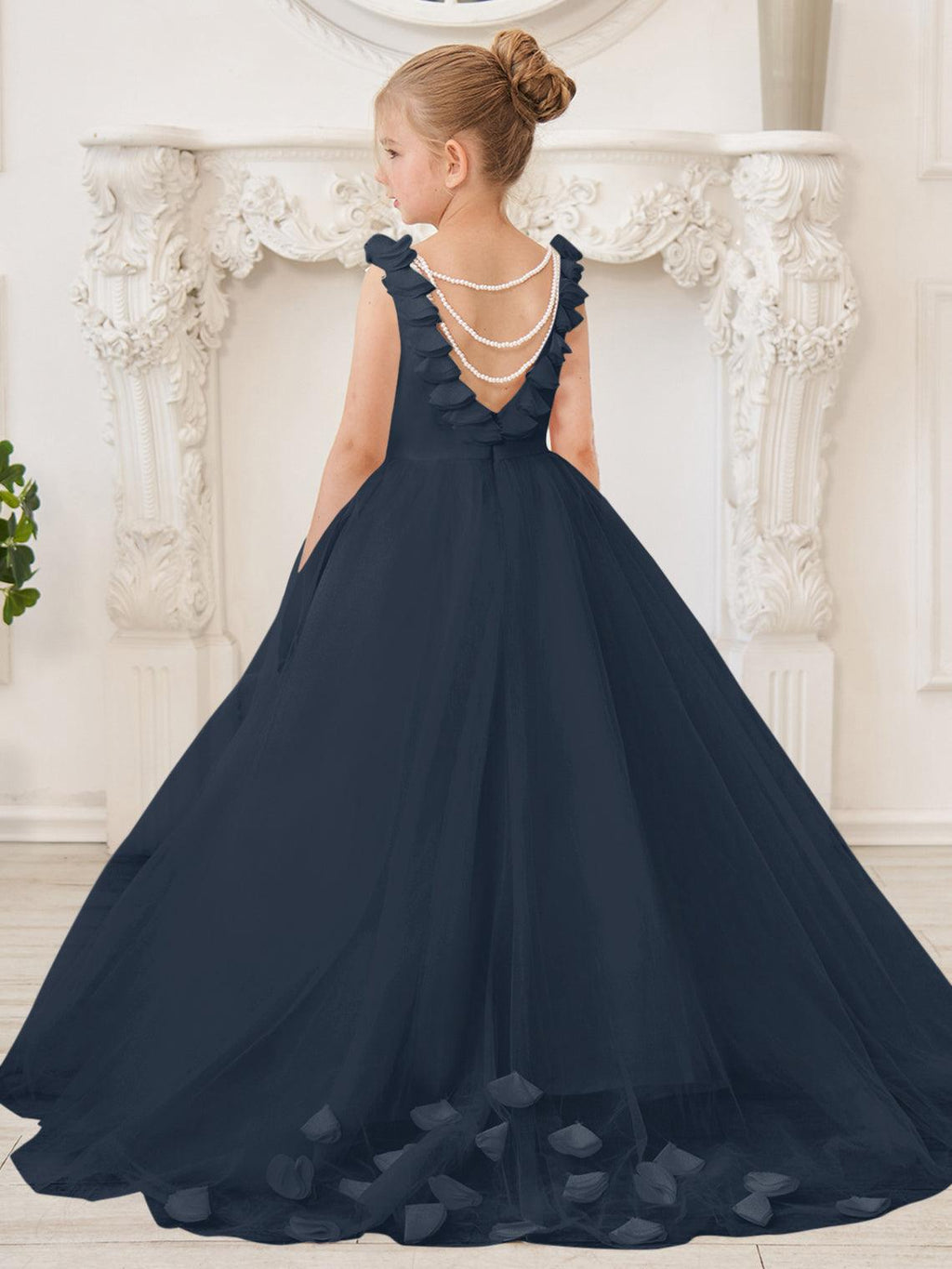 Elegant White Tulle Flower Girl Applique Lace Dress With Sweep Train