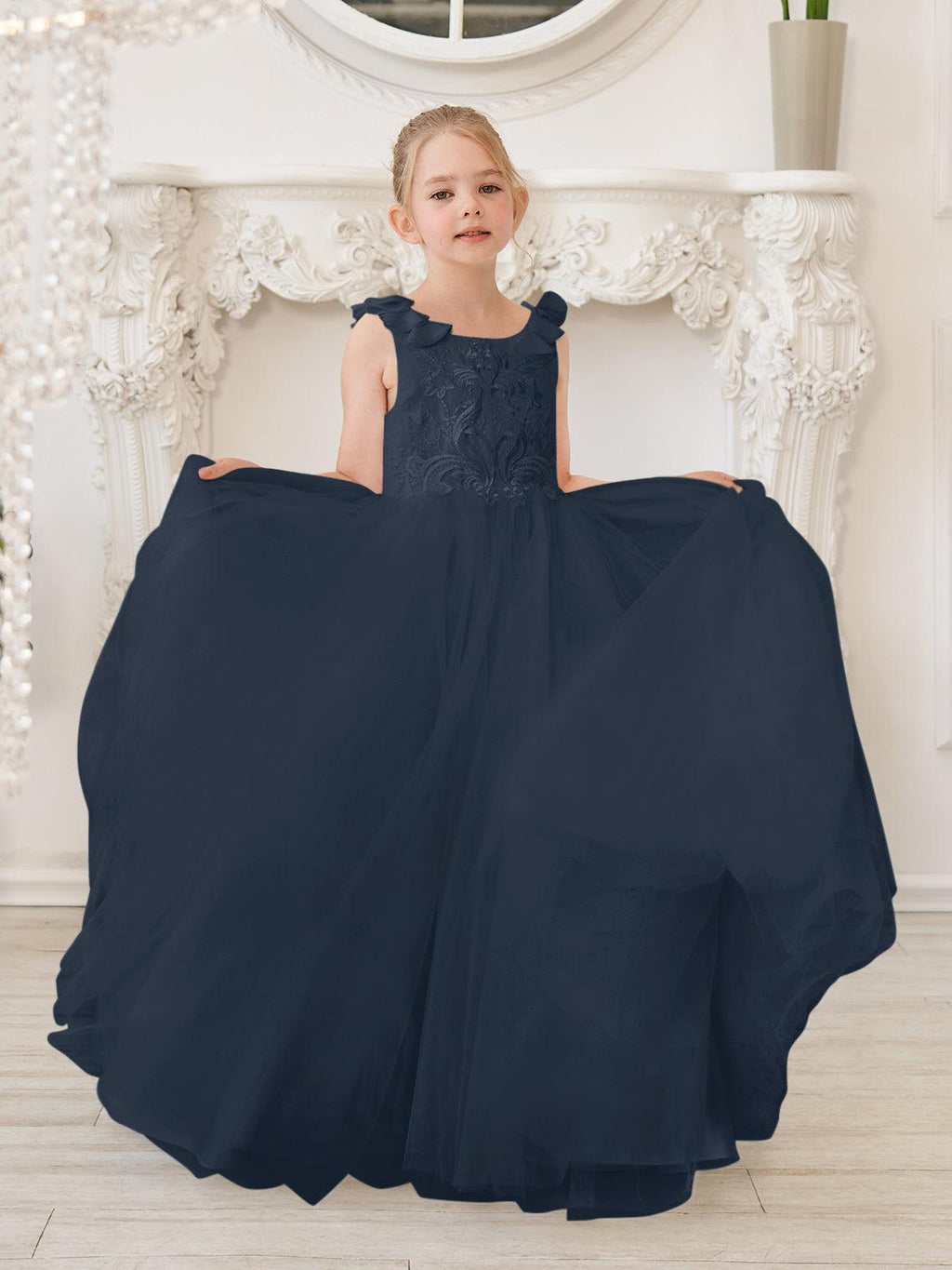 Elegant White Tulle Flower Girl Applique Lace Dress With Sweep Train
