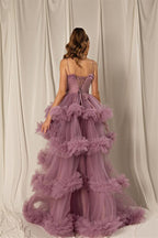 Abito lungo da cerimonia a balze con spalline sottili e gonna a linea ad A in tulle
