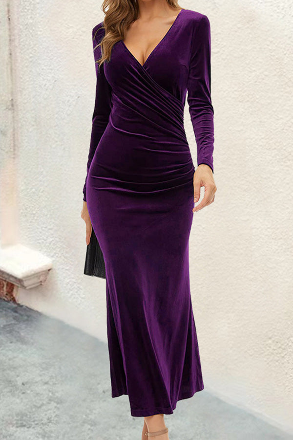 Vestido de noche elegante de terciopelo con escote en V y falda plisada a la cadera con cola de pez 