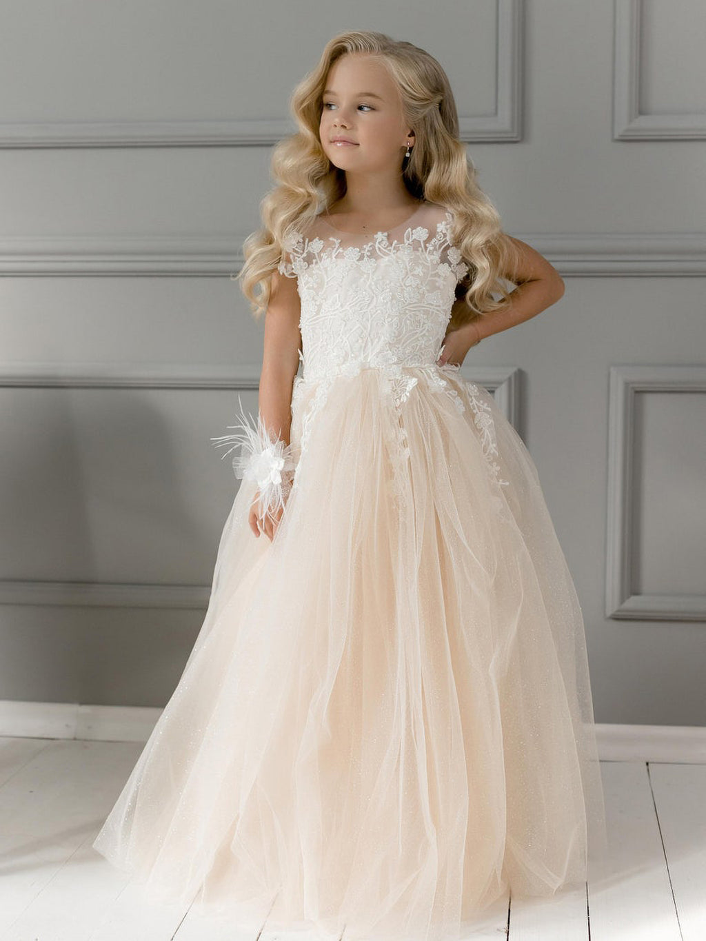 Champagne Shining Sleeveless Ball Gown Flower Girls Dress With Lace