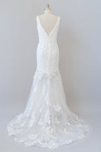 Abiti da sposa eleganti a sirena in tulle con applicazioni e scollo profondo a V
