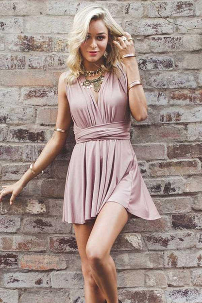 Kurzes Homecoming-Kleid aus Satin in Rosa mit tiefem V-Ausschnitt und überkreuzten Trägern