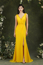 Vestido de baile comprido até ao chão, com decote em V profundo, sem mangas e com abertura frontal