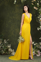 Vestido de baile comprido até ao chão, com decote em V profundo, sem mangas e com abertura frontal