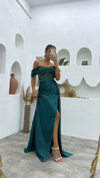 Vestido de baile de cetim comprido até ao chão, estilo sereia, sem mangas, com decote ombro a ombro e racha