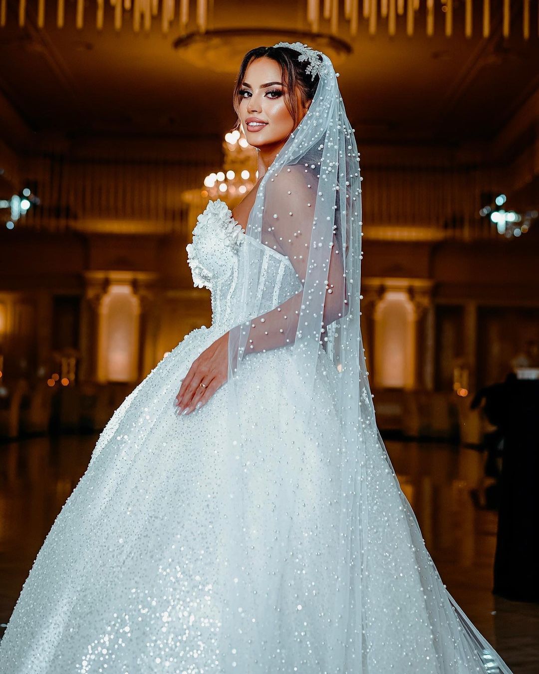 Vestido de novia de lujo con escote en forma de A, sin mangas, largo hasta el suelo, con lentejuelas y cuentas