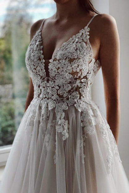 Designer A-Linie Applikationen V-Ausschnitt Brautkleider mit Spitze