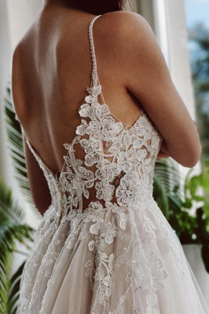 Designer A-Linie Applikationen V-Ausschnitt Brautkleider mit Spitze
