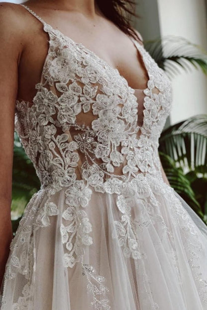 Designer A-Linie Applikationen V-Ausschnitt Brautkleider mit Spitze