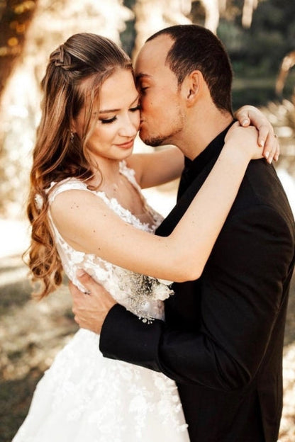 Designer A-Linie Boho V-Ausschnitt Träger Brautkleider mit Spitze