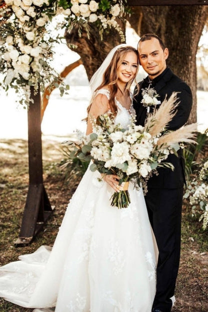 Designer A-Linie Boho V-Ausschnitt Träger Brautkleider mit Spitze