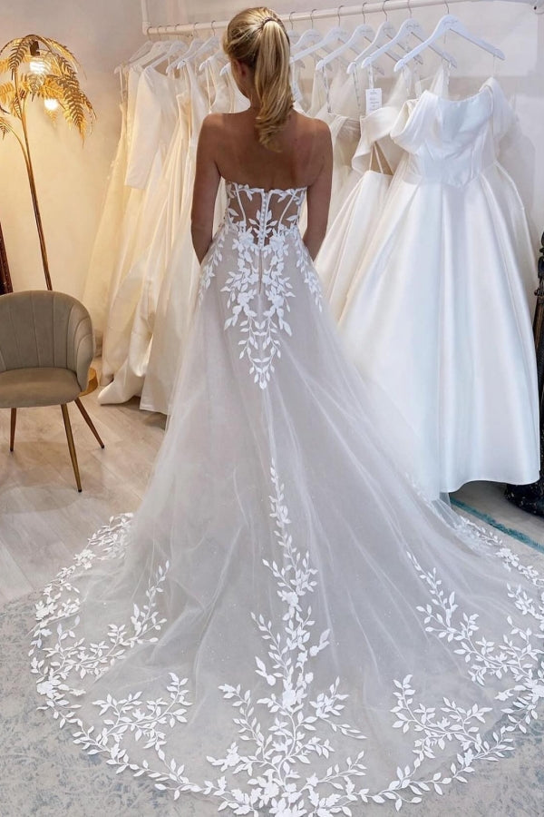Abito da sposa elegante lungo a linea ad A con scollo a V e spalle scoperte, decorato con applicazioni