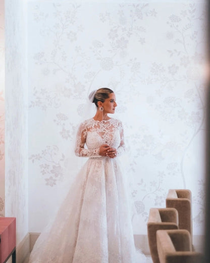 Designer A-Linie Langarm Rückenfreies Brautkleid mit Spitze