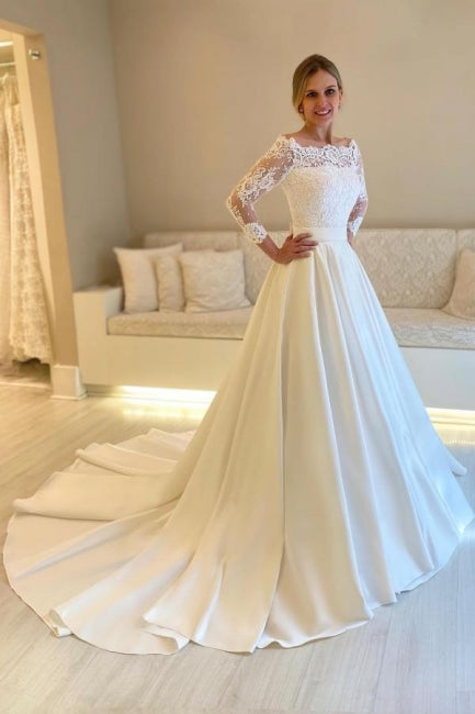 Vestido de noiva branco de manga comprida com renda de cetim e linha A com apliques