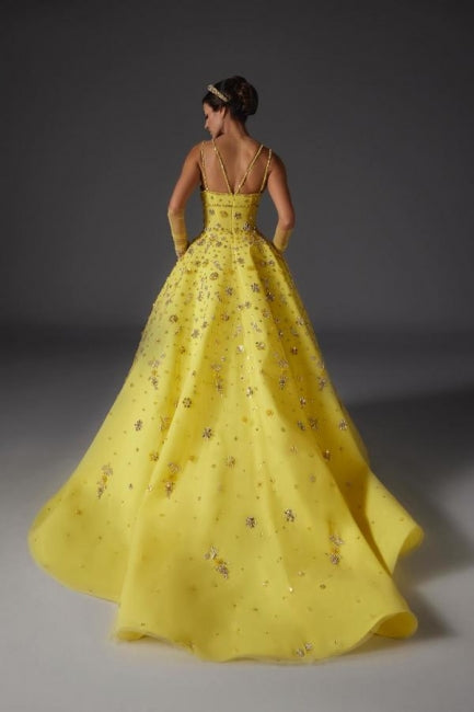 Vestidos de Baile Amarelos de Cetim com Decote em V, Sem Mangas, Corte em A, com Bordados de Contas