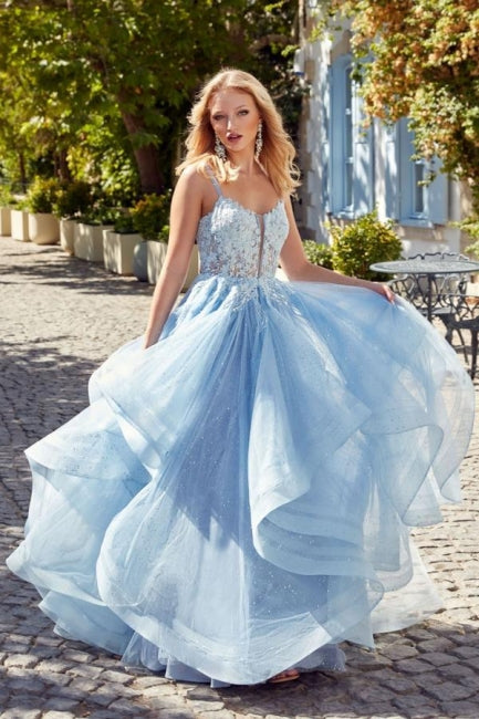 Abito da sera a linea ad A in tulle e raso con scollo a U e senza maniche, decorato con strass
