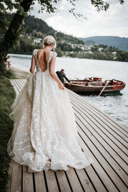 Designer A-Linie V-Ausschnitt Ärmellose Brautkleider mit Spitze