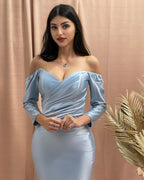 Vestido de Baile de Cetim com Folhos, Mangas Curtas e Coluna de Estilo Romântico