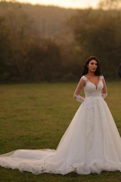 Langes Designer-Brautkleid aus weißer Spitze in A-Linie mit V-Ausschnitt und langen Ärmeln