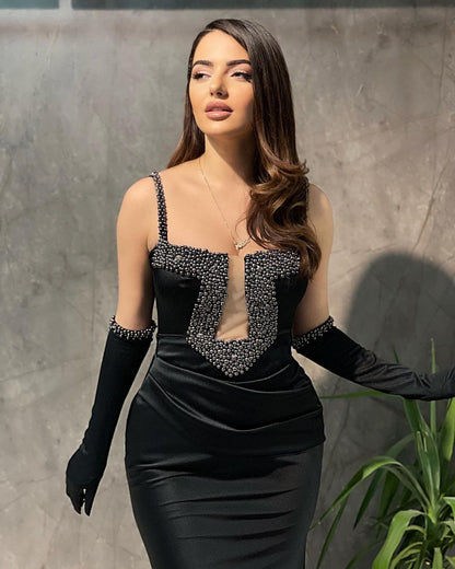 Vestido de fiesta largo de sirena con tirantes finos negros, sin mangas y cuentas, de diseñador