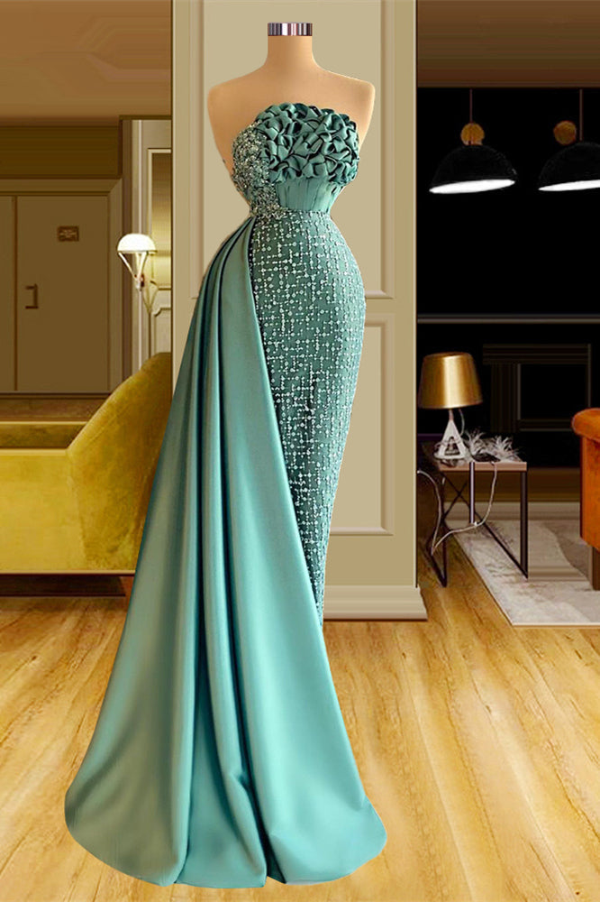 Abito da sera lungo verde smeraldo senza maniche con perline e balze in stile sirena di design