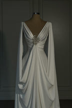 Vestido de Noiva em Cetim Marfim, Corte em A, Decote em V, com Mangas Compridas, Estilo Designer