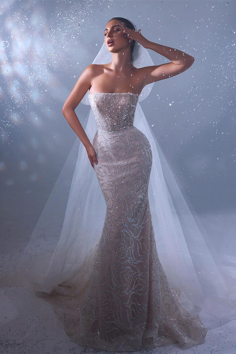 Vestido de novia de diseño largo de sirena sin mangas con encaje y cola