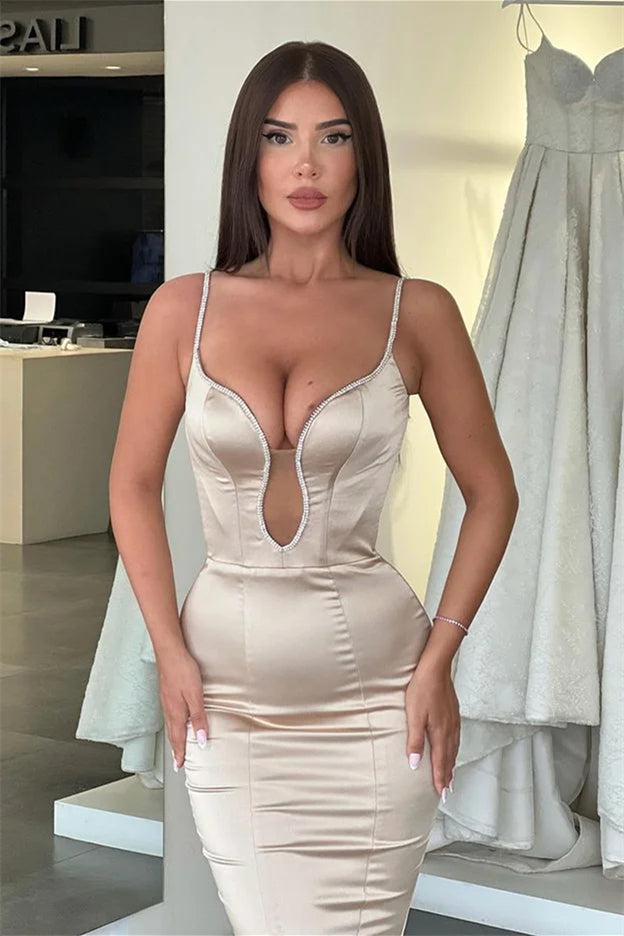 Vestido de fiesta de satén sin mangas con tirantes finos y corte sirena de diseñador