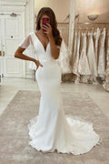 Robe de mariée longue sirène en satin blanc et tulle, manches courtes, avec traîne