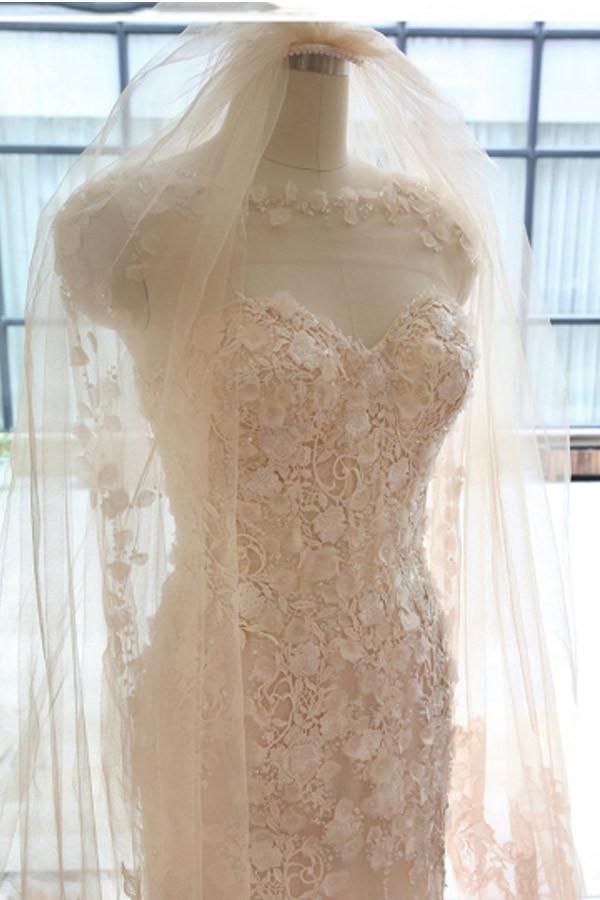 Designer Brautkleid im Meerjungfrau-Stil mit offenem Rücken und transparenten Blumen