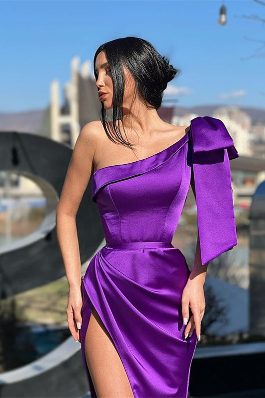 Abito da sera lungo viola con spalla scoperta e spacco