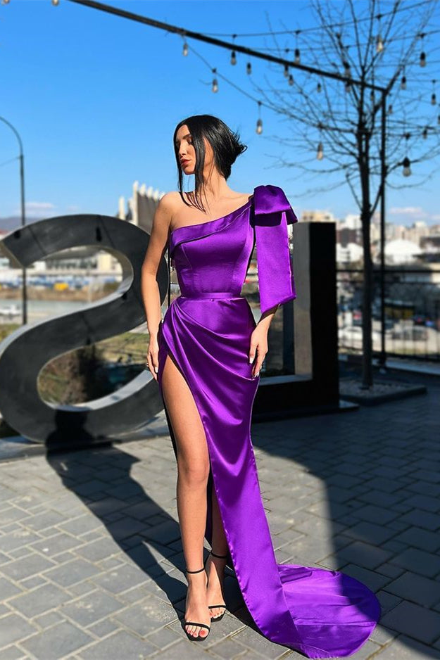 Abito da sera lungo viola con spalla scoperta e spacco