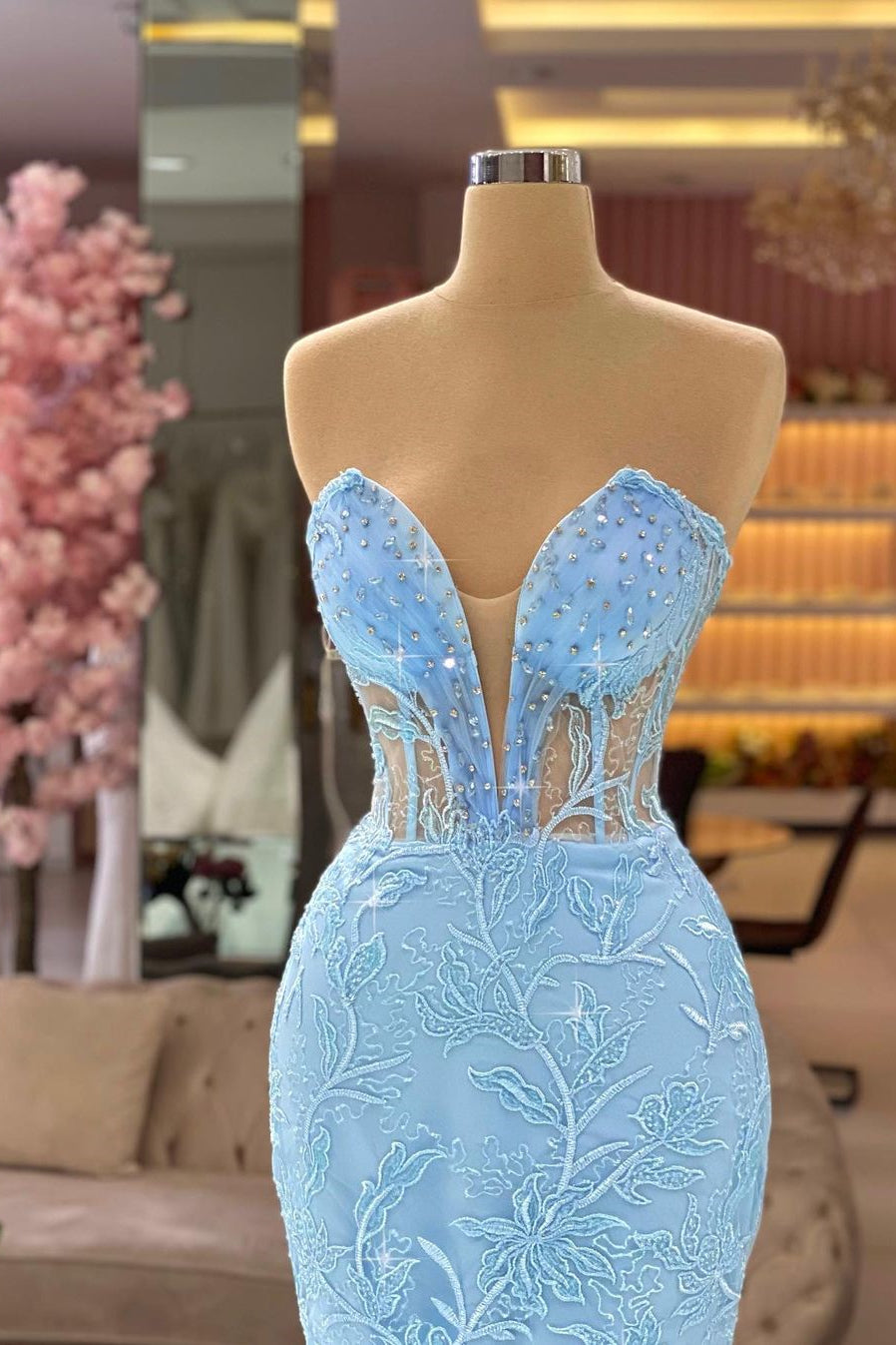 Vestido de Baile de Sereia Azul Céu de Designer, Sem Mangas, com Decote em V e Renda