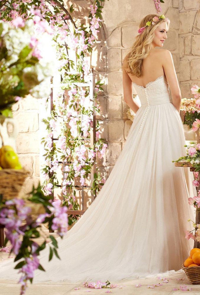 Robe de mariée longue sans bretelles en ligne A, de créateur
