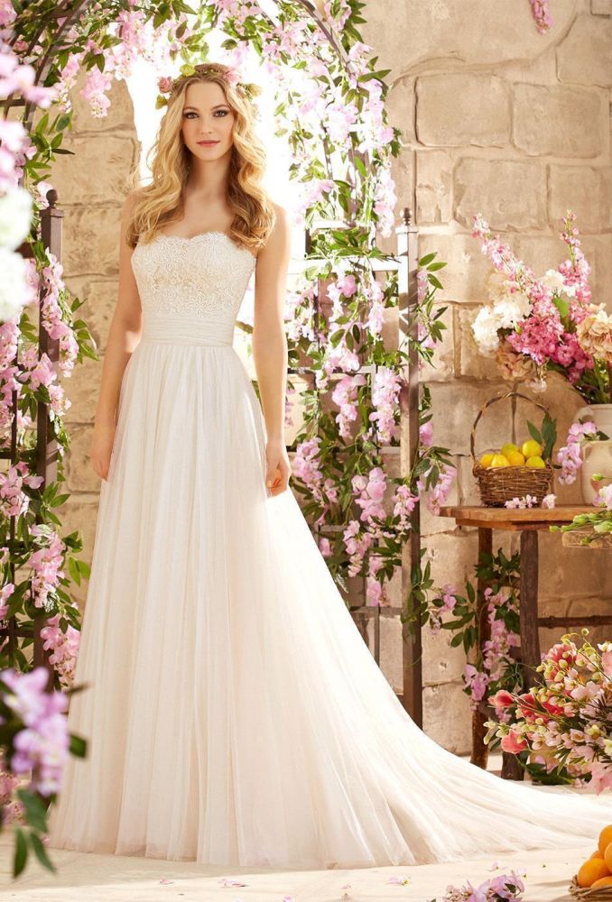 Robe de mariée longue sans bretelles en ligne A, de créateur