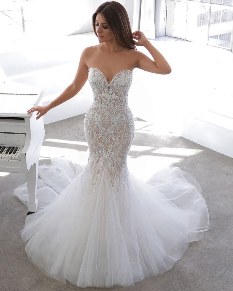 Vestido de noiva estilo sereia estilo verão com decote em coração e renda