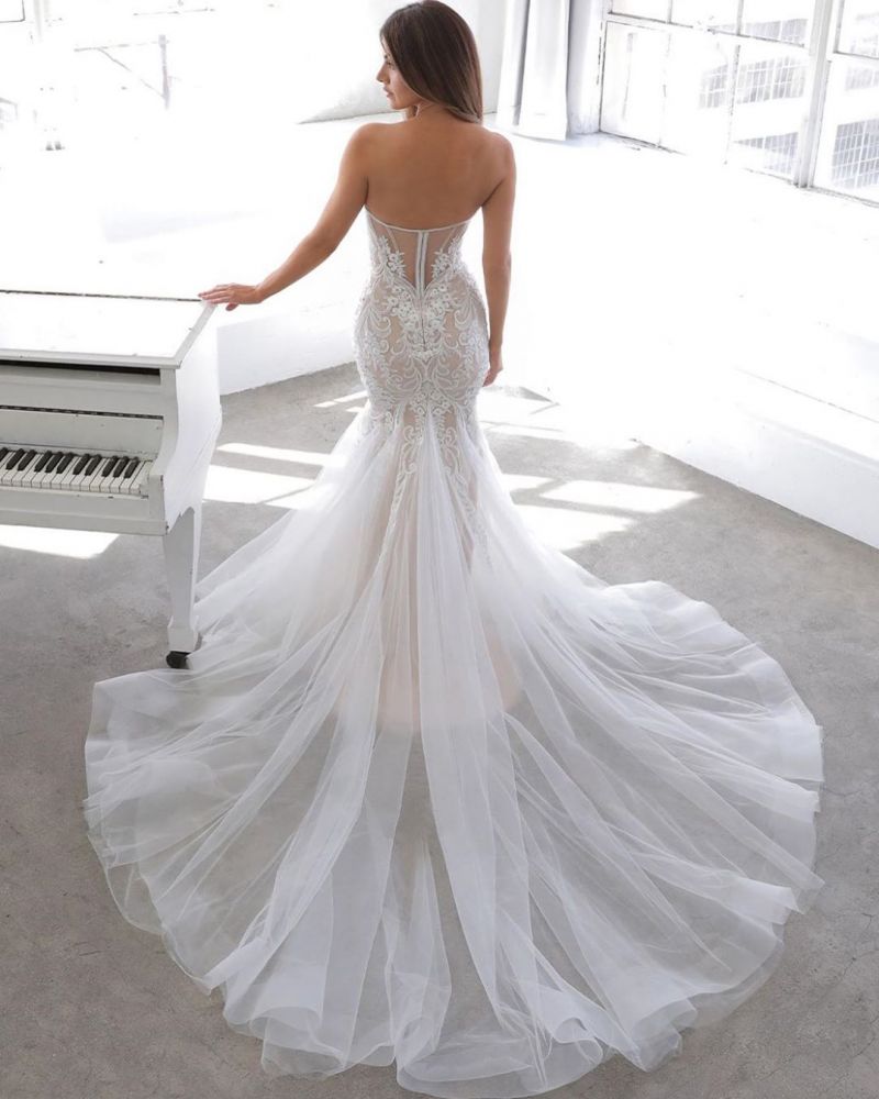 Vestido de noiva estilo sereia estilo verão com decote em coração e renda