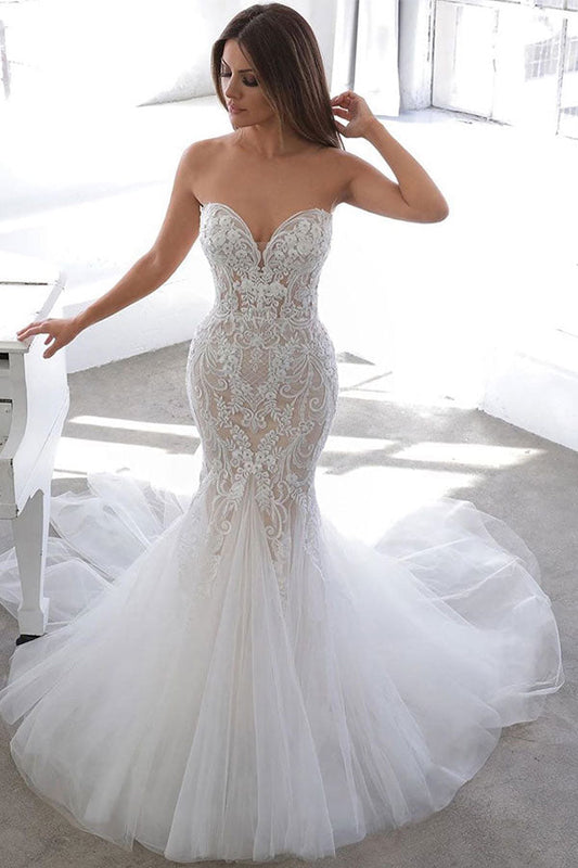 Robe de mariée sirène en dentelle style été de créateur