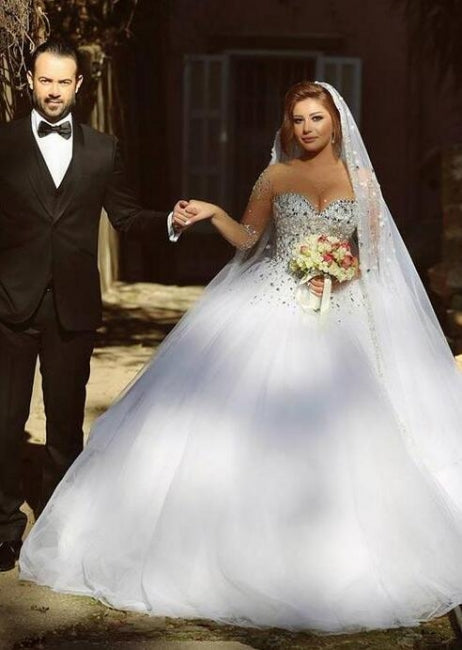 فساتين زفاف مصممة بأكمام | فساتين زفاف فاخرة على طريقة الأميرات