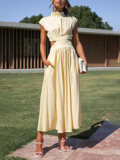 Urlaubs-Midikleid mit Cut-out an der Taille und Taschen 