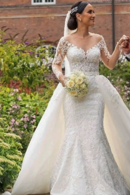 Robe de mariée sirène à manches longues en dentelle avec traîne et appliques en cœur