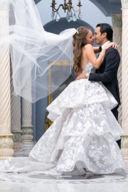 Robe de mariée en tulle sans manches avec décolleté en cœur et dentelle 