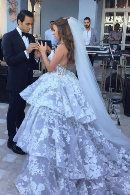 Robe de mariée en tulle sans manches avec décolleté en cœur et dentelle 