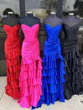 Diya | Vestido longo de cetim para baile, sem alças, com folhos e racha, estilo sereia